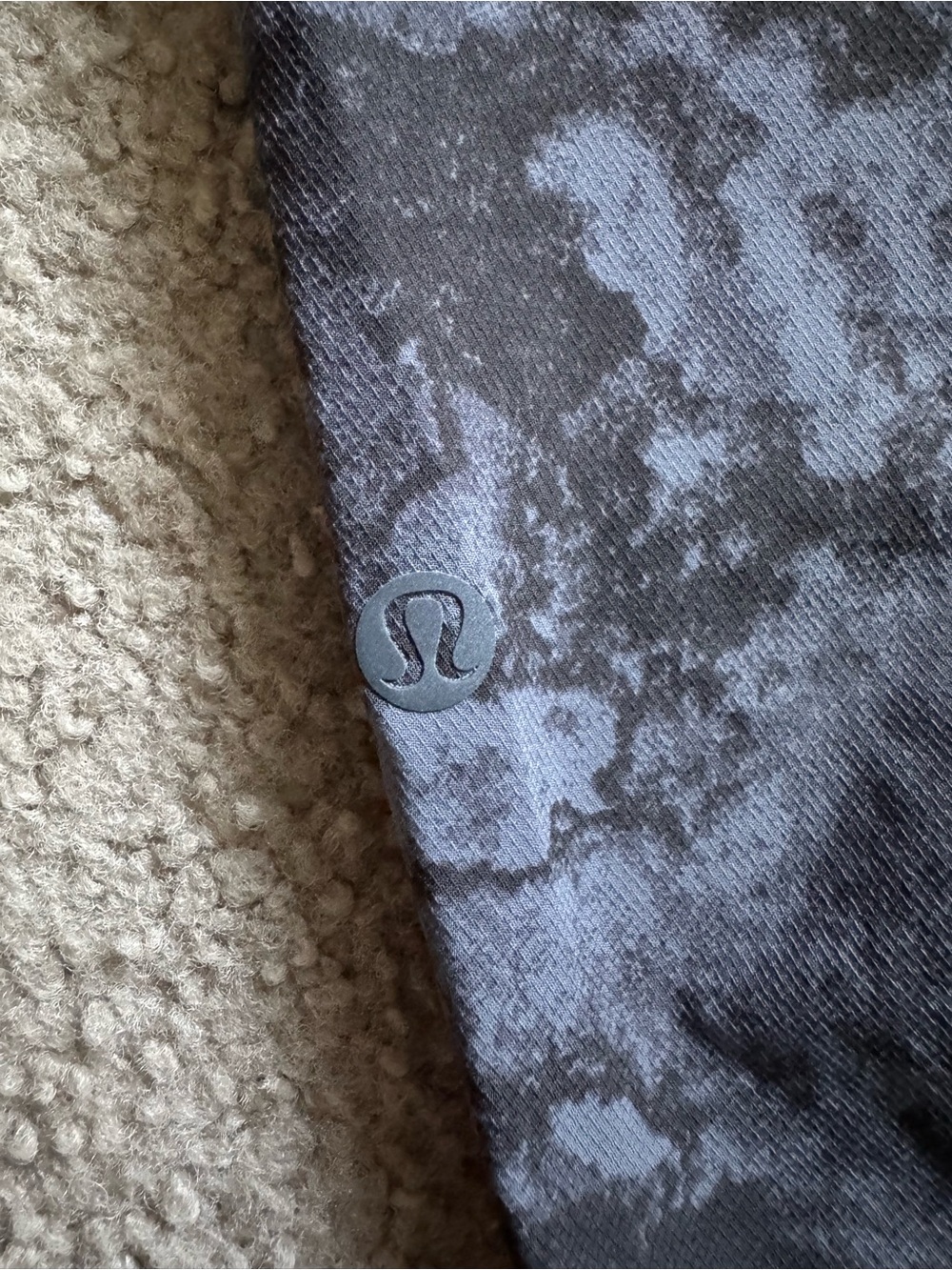 Lululemon Men's Black Gray Athletic Shorts - Picture 3 of 4